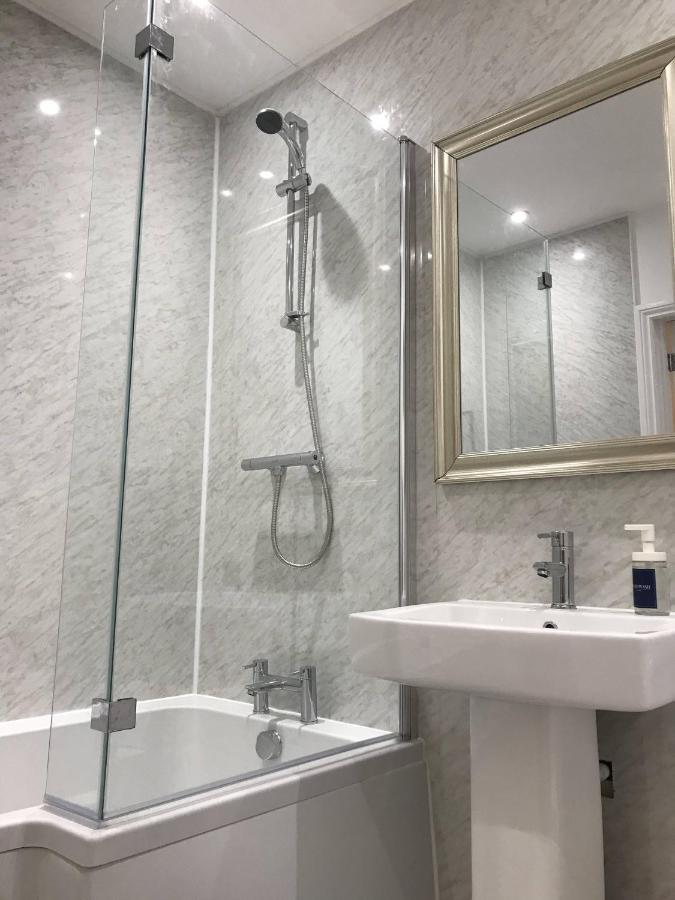 Stylish Modern 3-Bed House Nr Manchester City Ctr Whitefield Bagian luar foto