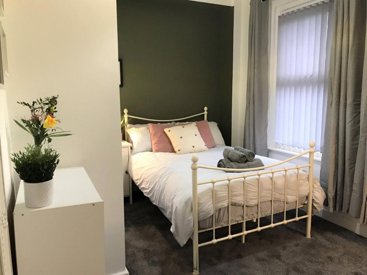 Stylish Modern 3-Bed House Nr Manchester City Ctr Whitefield Bagian luar foto