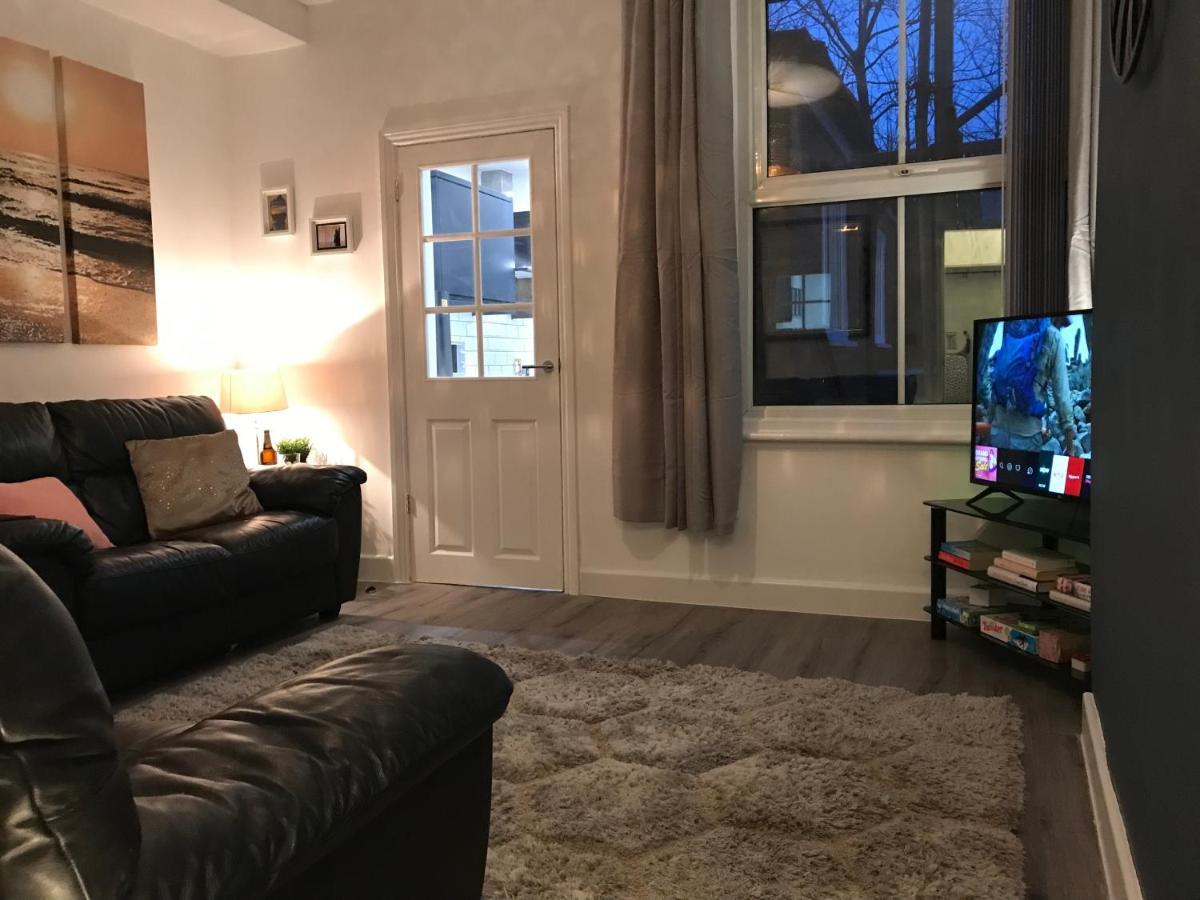 Stylish Modern 3-Bed House Nr Manchester City Ctr Whitefield Bagian luar foto