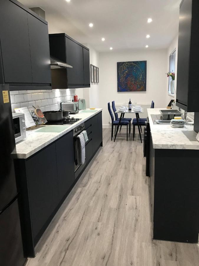 Stylish Modern 3-Bed House Nr Manchester City Ctr Whitefield Bagian luar foto